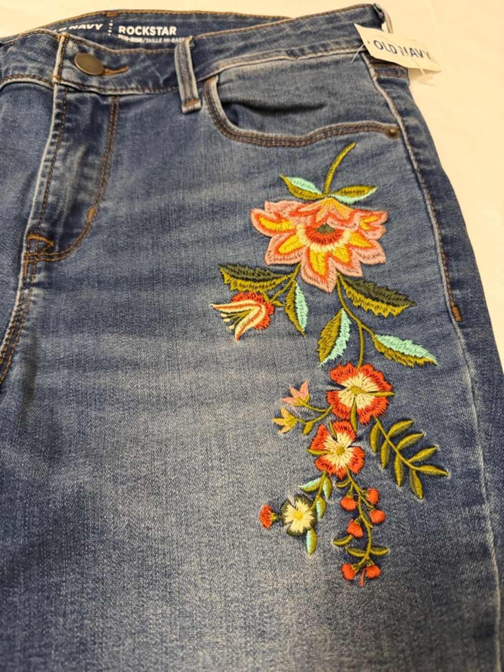 Old Navy Skinny Leg Rock Star Jeans with Floral Embroidery 6 NWT - Picture 4 of 7